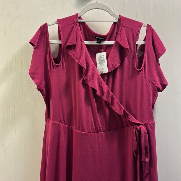 torrid Cold Shoulder wrap/skater Dress Multi-layers Size 18-20 /2 in torrid size - Picture 3 of 8